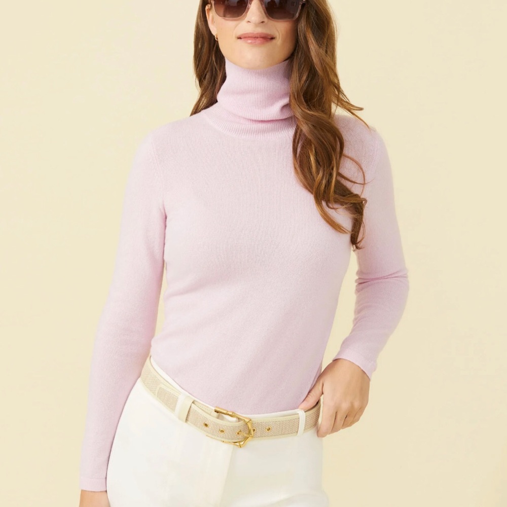 Light turtleneck to light up your Spring